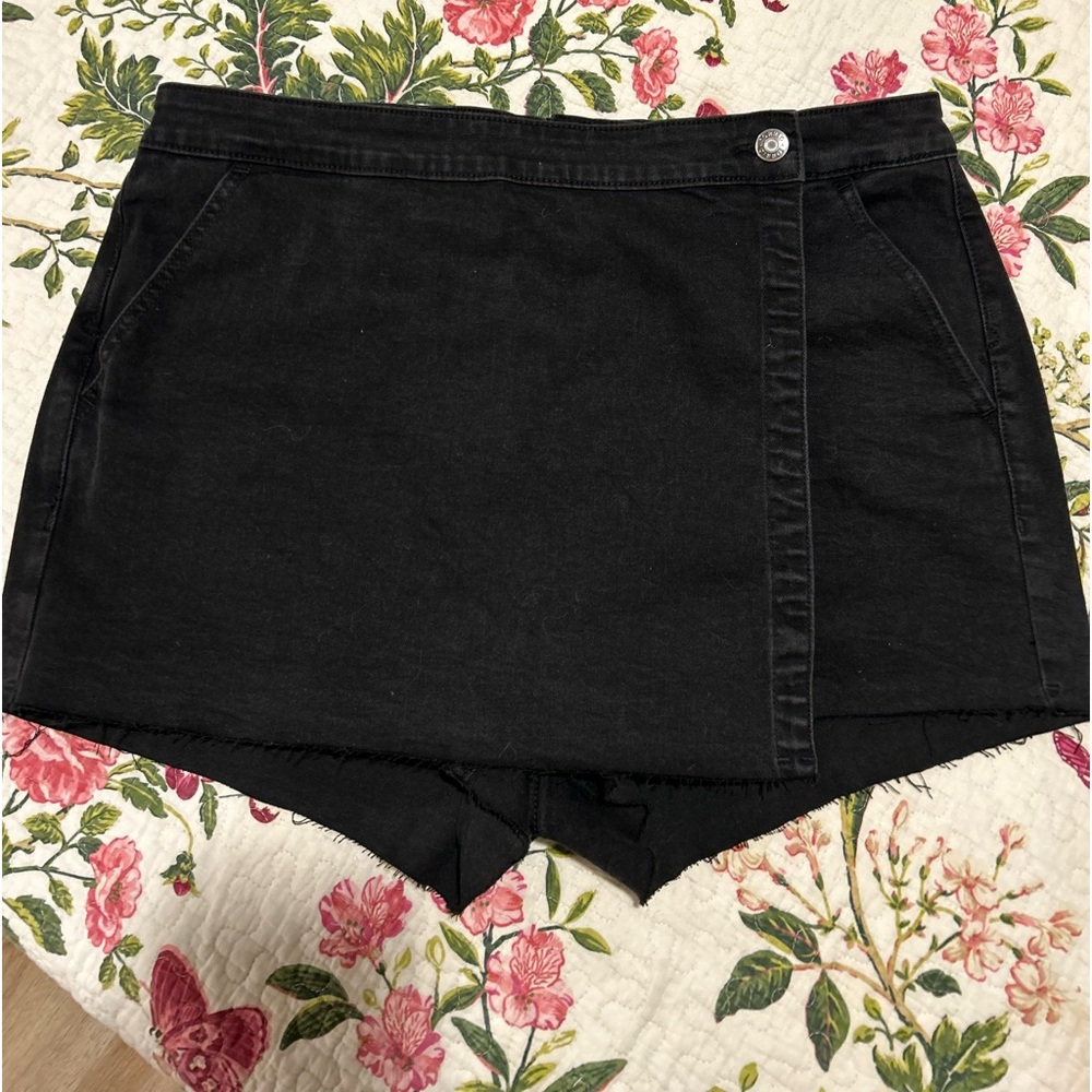 Excellent condition Black denim Torrid skort. Never worn!